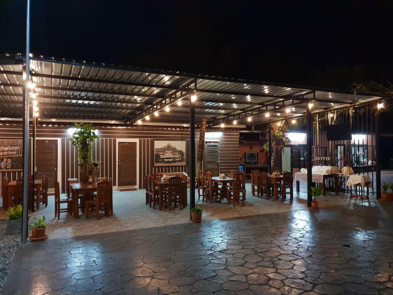Hotel ร่มไม้สายธาร Phrae Exterior foto